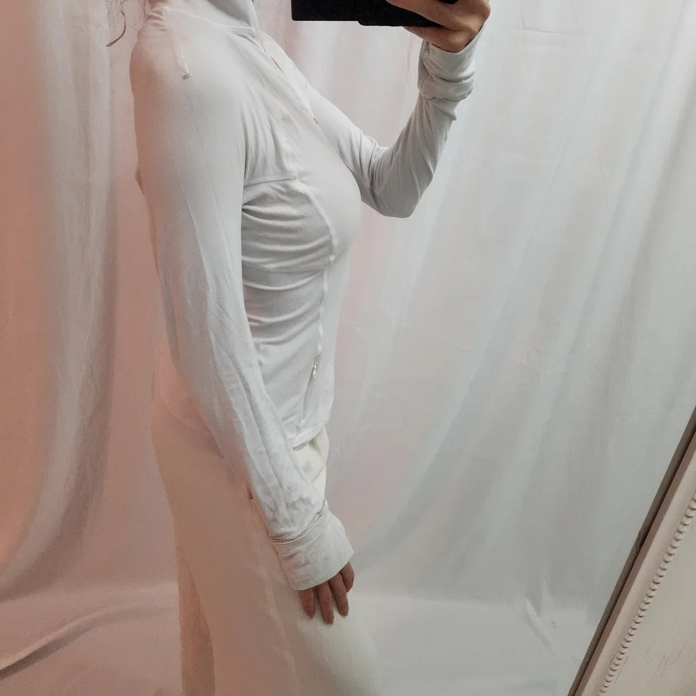 Lululemon Athletica White Activewear Top - Picture 3 of 9